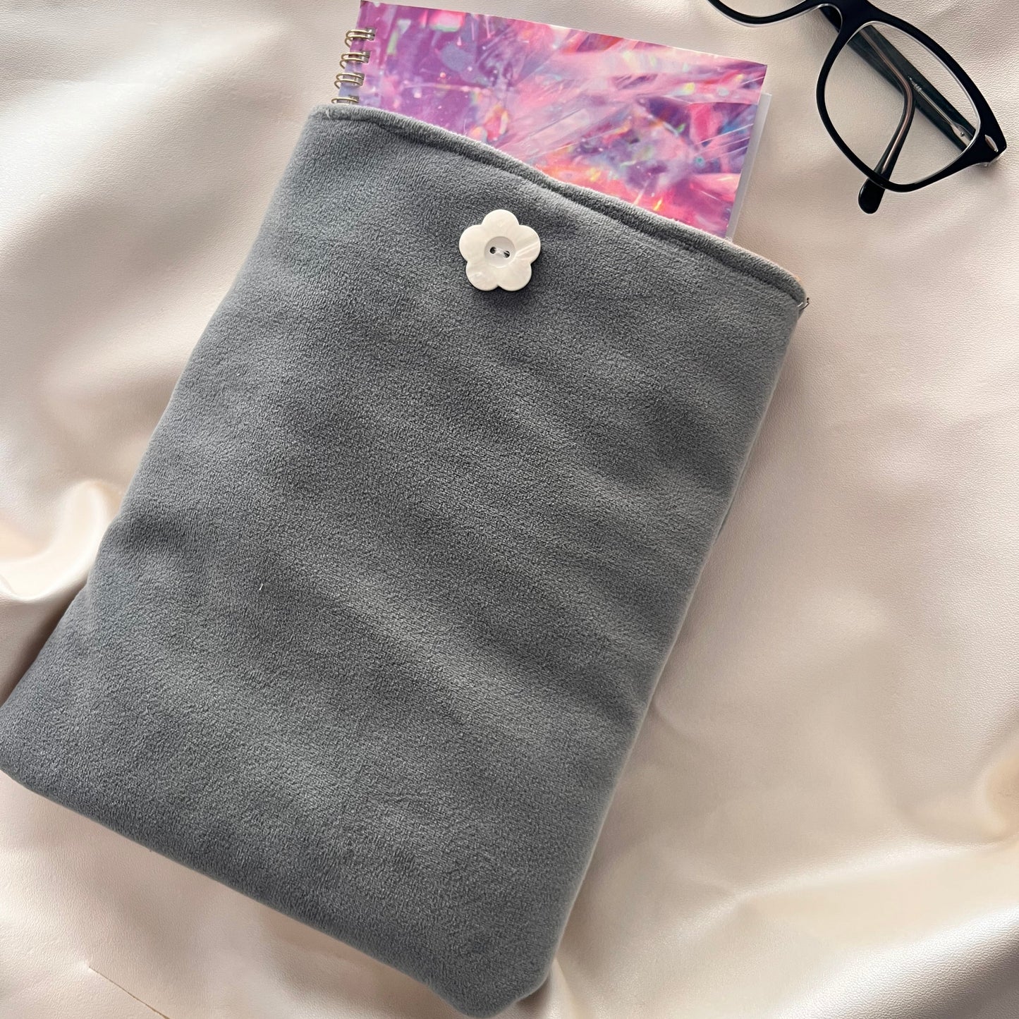 Paddle book sleeve
Handmade book sleeve
Gift for books
Gift for book lovers
Book sleeve for travel
Book sleeve for teachers
Book sleeve case
Book sleeve
Book protector
book pouch
book cover sleeve
gray book sleeve