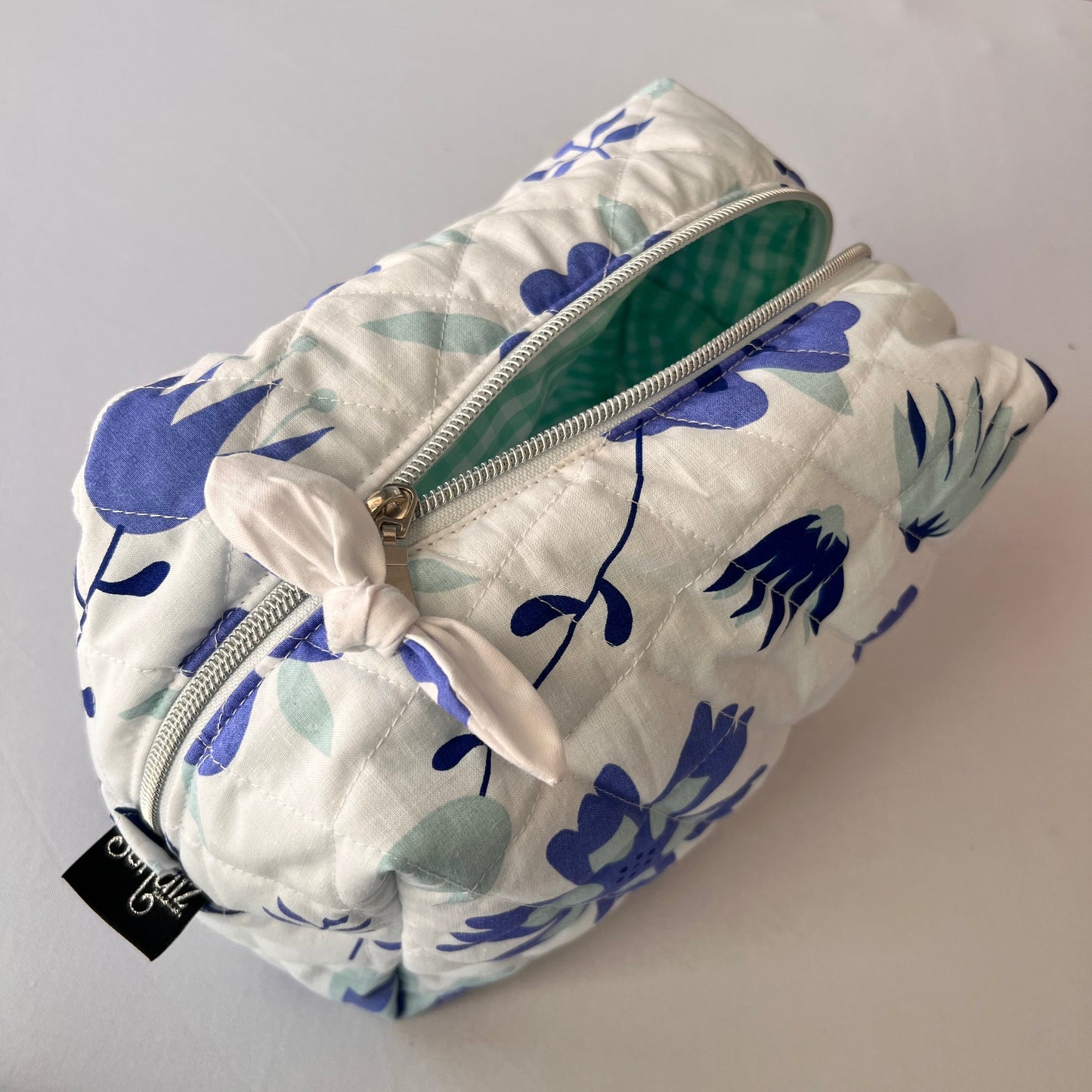 women bag
handmade bag
cosmetic bag
BLUE MAKEUP BAG